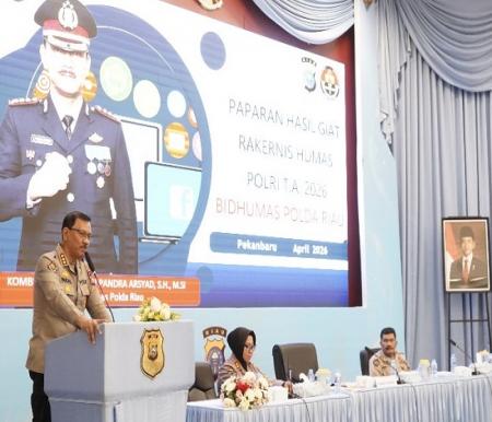 Kepolisian Daerah Riau menggelar Rakernis Bidang Humas Tahun Anggaran 2026 di Aula Tri Brata, Rabu (22/4/2026).